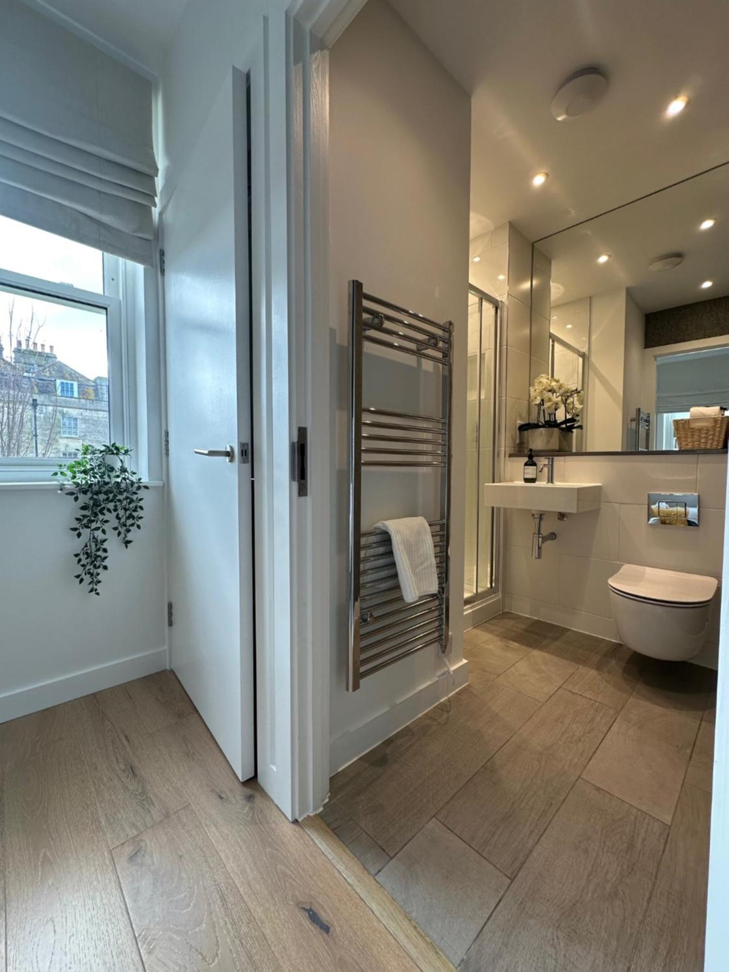 Contemporary Pied A Terre In The Heart Of Bath Apartment Bagian luar foto
